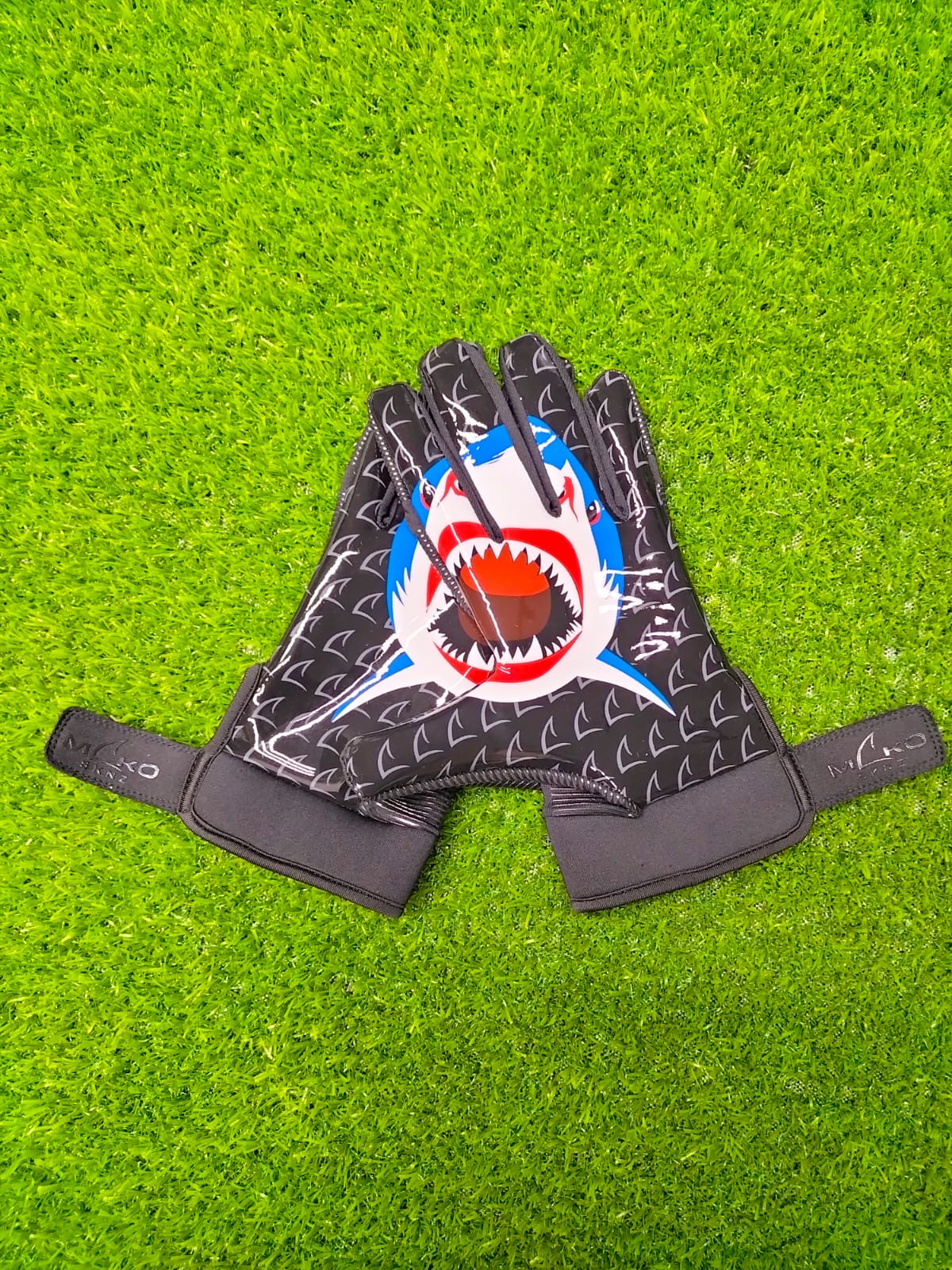 MAKO Shark Bite Receiver Glove - ONYX BLACK
