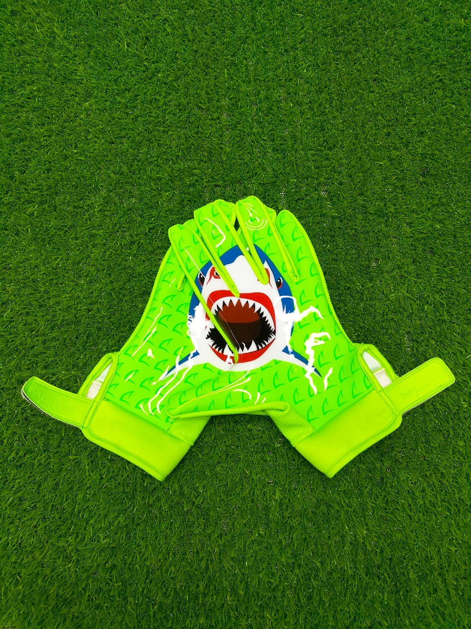 MAKO Shark Bite Receiver Glove - POWER GREEN