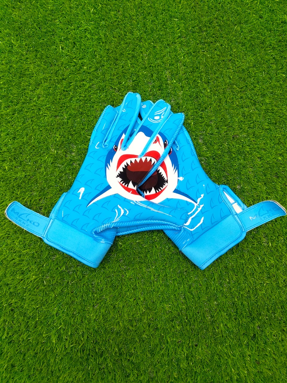 MAKO Shark Bite Receiver Glove - OCEAN BLUE