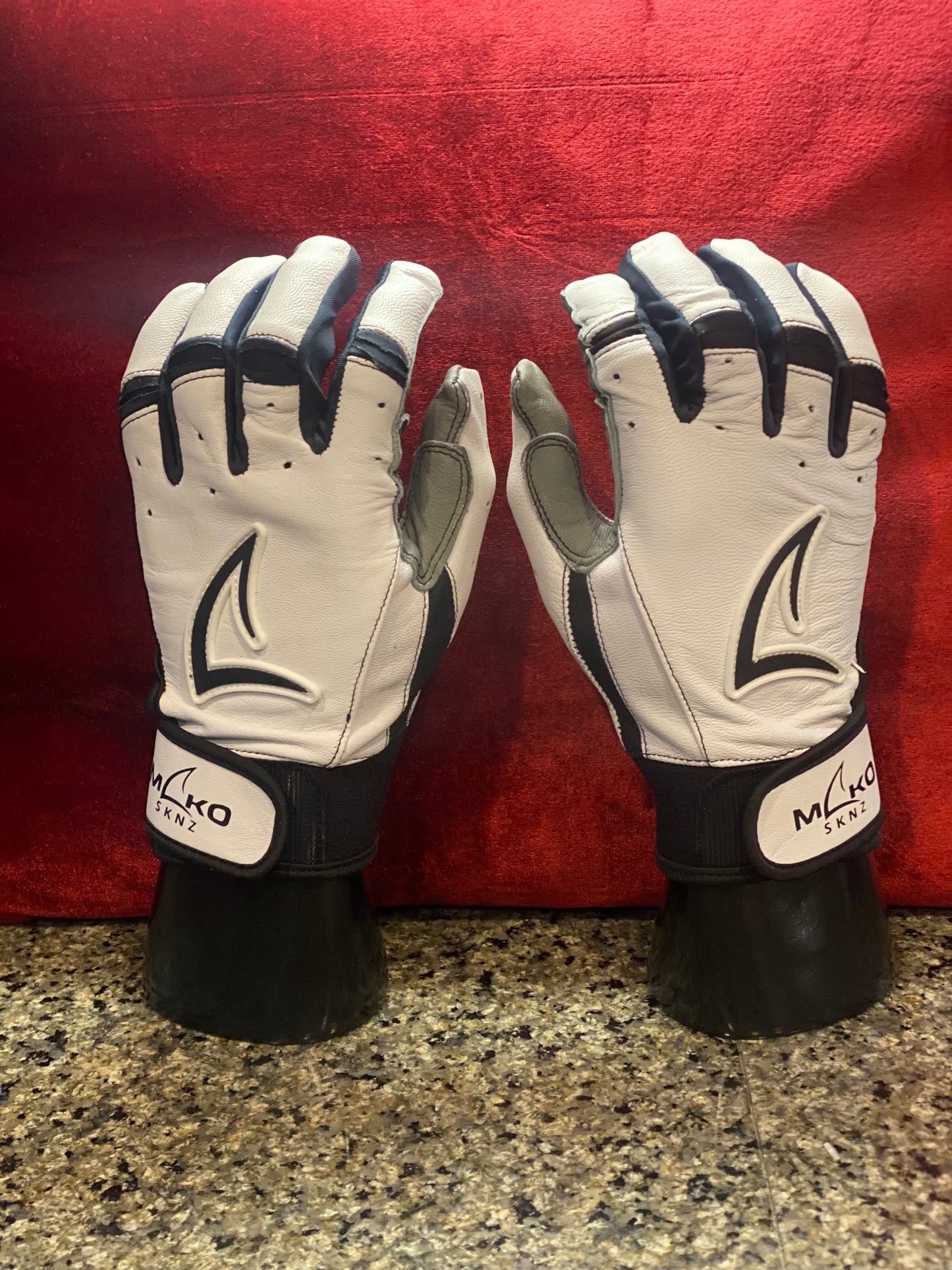 Mako SKNZ GHOST WHITE/GRAY - CLOSEOUT