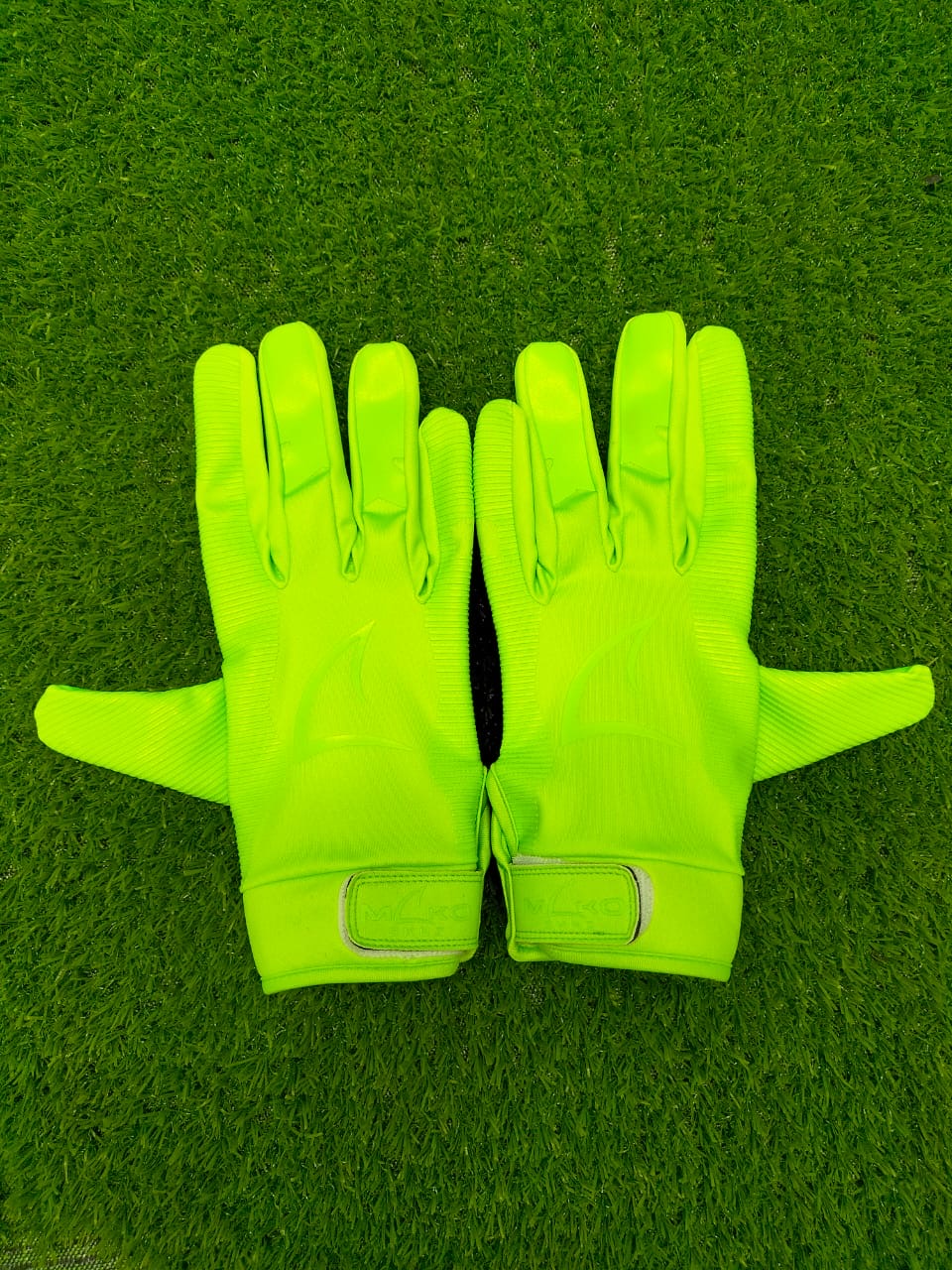 MAKO Shark Bite Receiver Glove - POWER GREEN