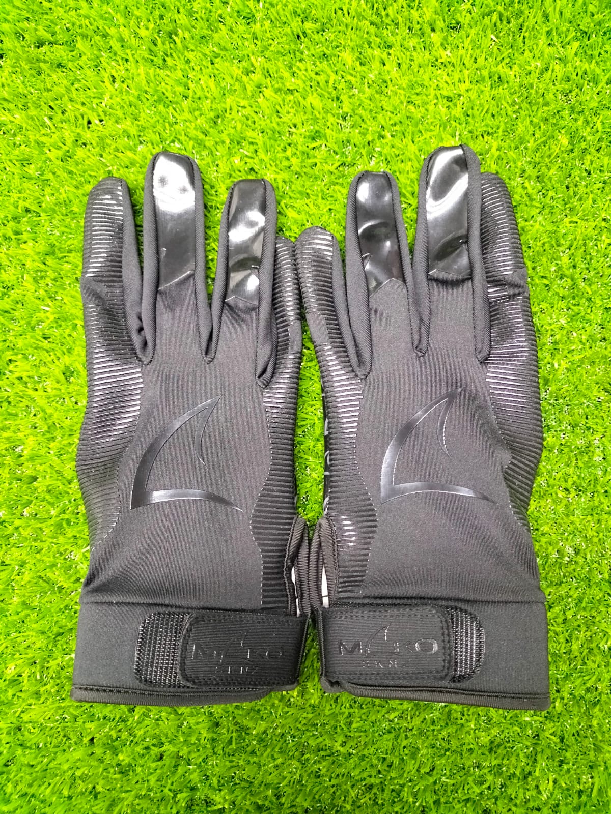 MAKO Shark Bite Receiver Glove - ONYX BLACK