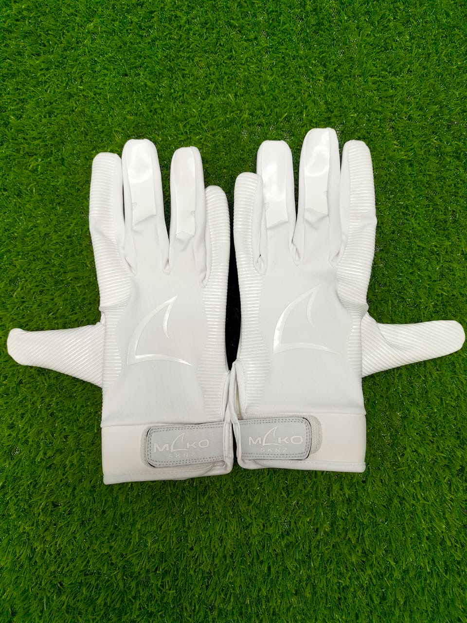 MAKO Shark Bite Receiver Glove - ARCTIC WHITE
